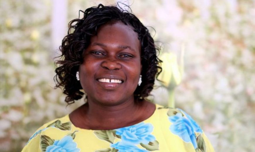 Csm 1703 flower worker rosemary achieng transfair e v 88717b5fe5